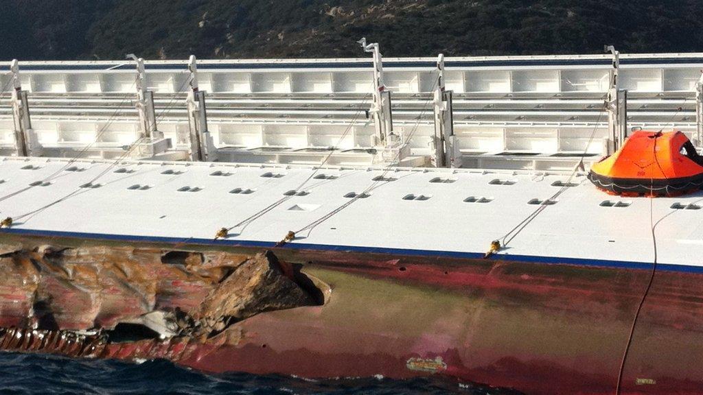 Kreuzfahrtschiff "Costa Concordia" vor der Toscana auf Grund gelaufen