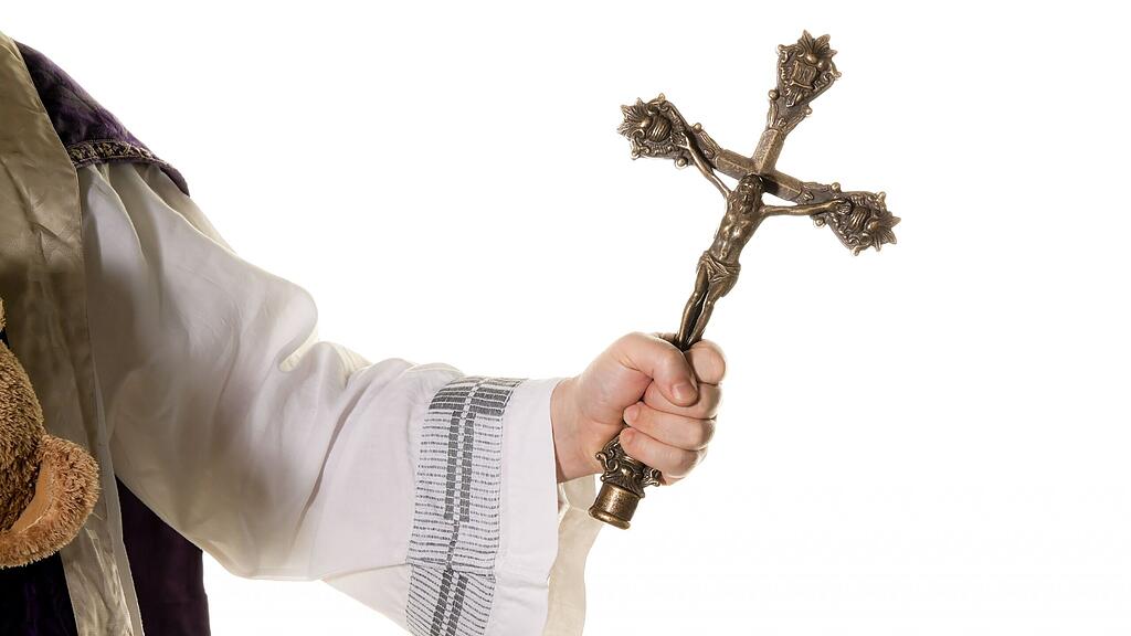 Der Priester ließ sich eine Reihe von Vergehen zu Schulden kommen.
