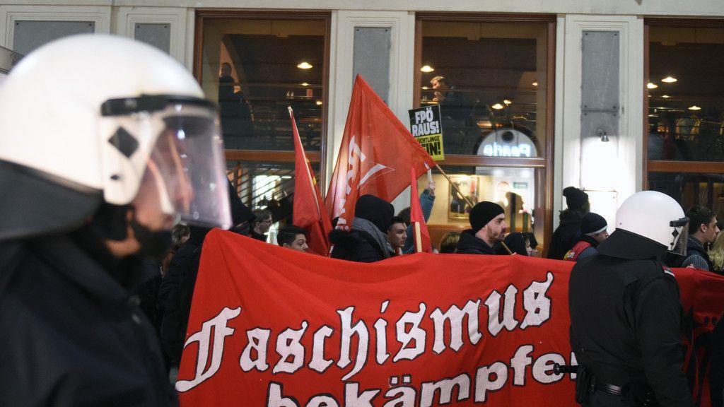 Proteste gegen Akademikerball 2016