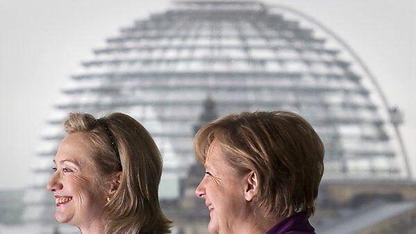 Merkel (noch) vor Clitnon