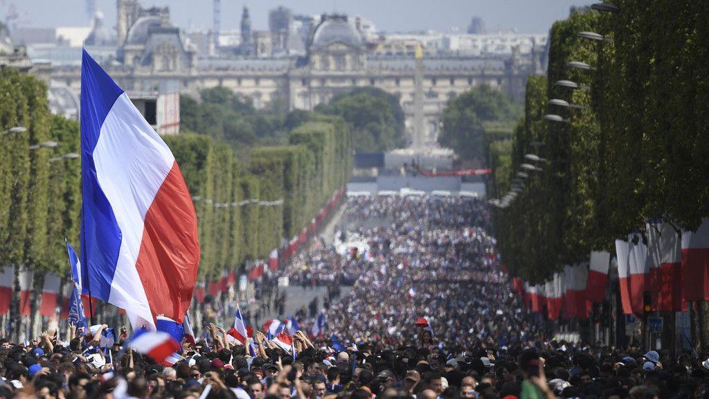 Weltmeister in Paris empfangen