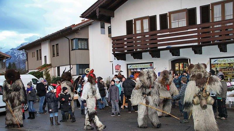 Nikolo und Krampus in Piding