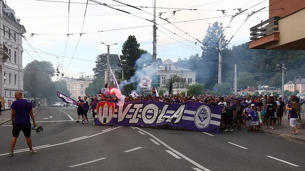 Beim Fanmarsch des SV Austria Salzburg kam es am Dienstag lediglich zu Verkehrsbehinderungen.