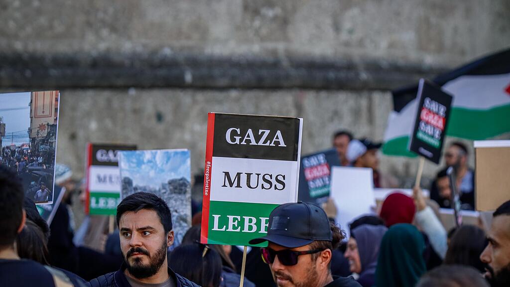 Demo in Salzburg f\u00fcr Bewohner von Gaza