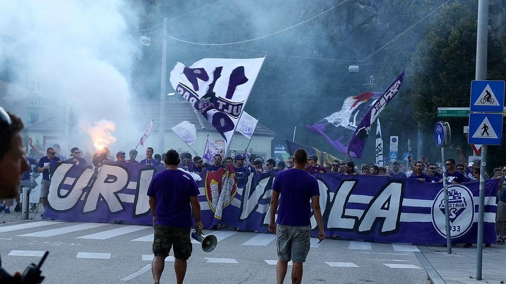 Fan-Marsch zum Stadtderby