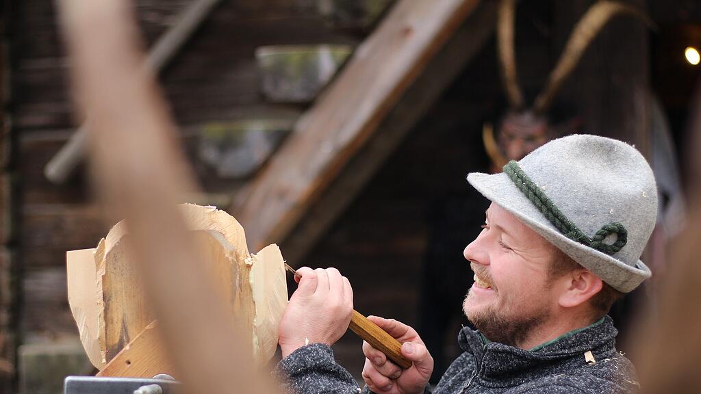 Maskenausstellung "Grossarler Gschlacht"