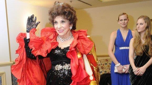 opernball 2013: Richard Lugner, Mira Sorvino, Lollobrigida in Robe
