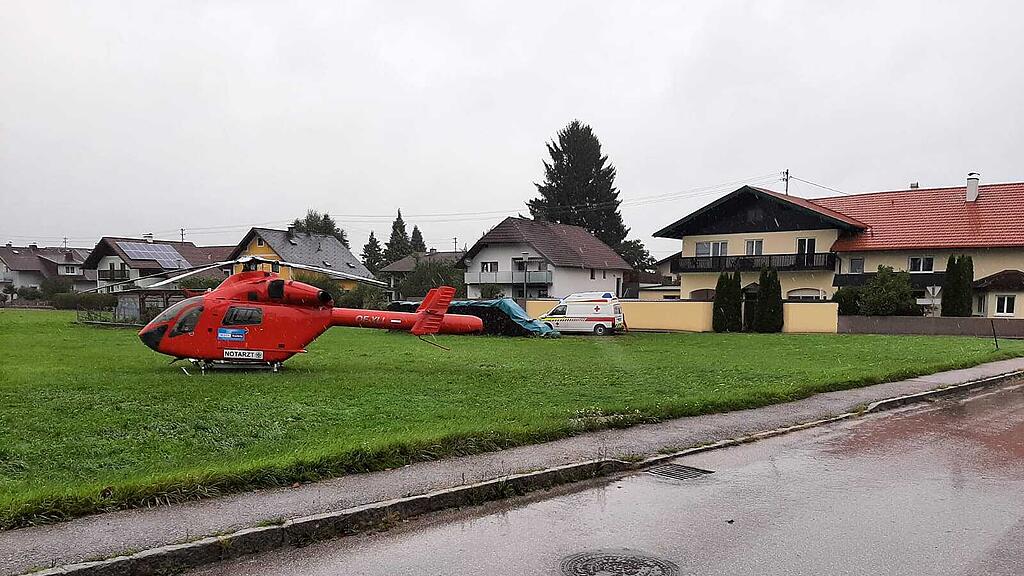 OÖ: Auto kracht in St. Georgen gegen Lokalbahn