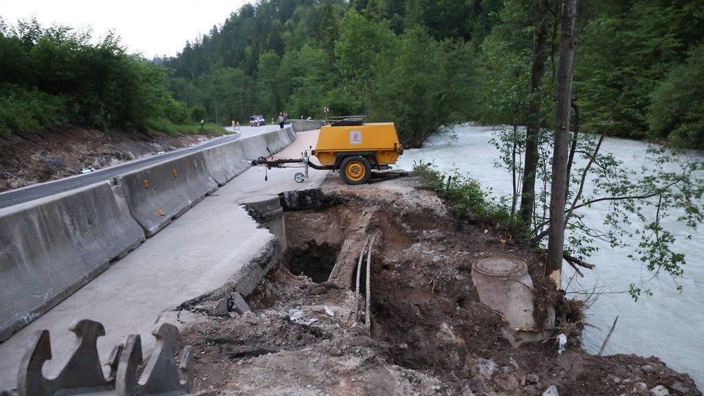 B305 bei Stangenwald weggespült