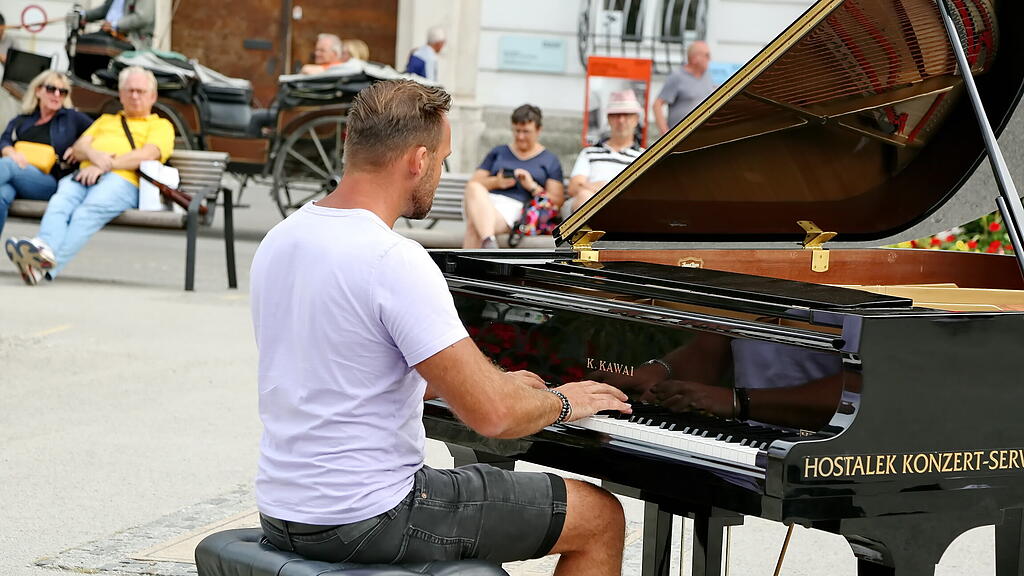Open Piano Mozartplatz