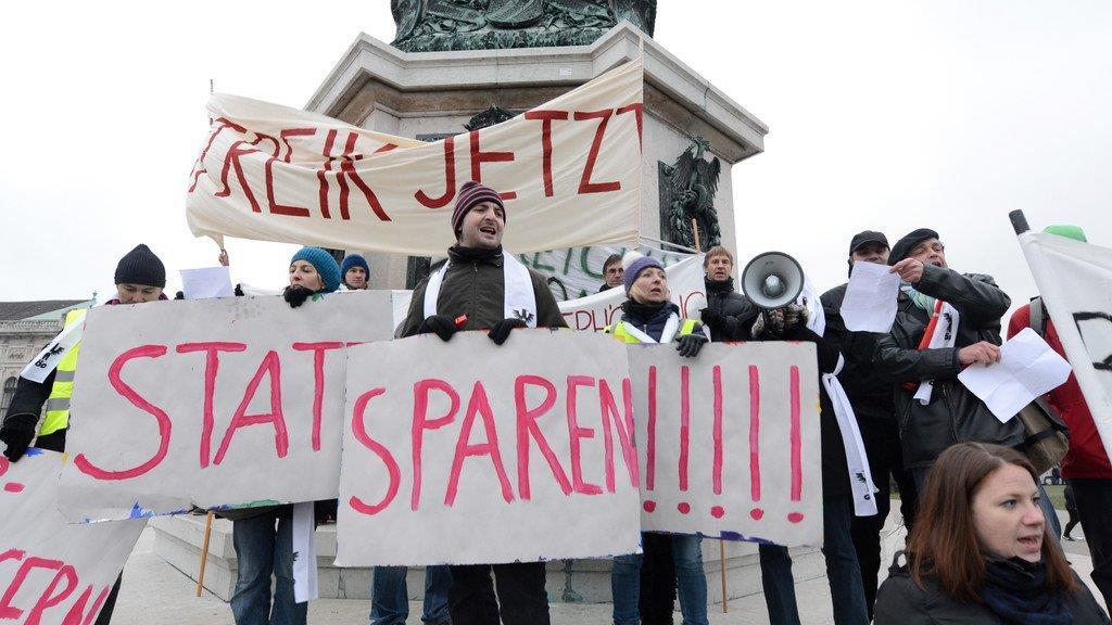 Beamte demonstrieren in Wien