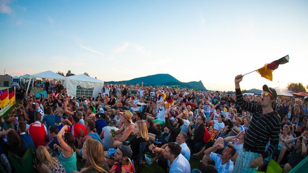 Electric Love Festival 2016: Tag 1, Public Viewing