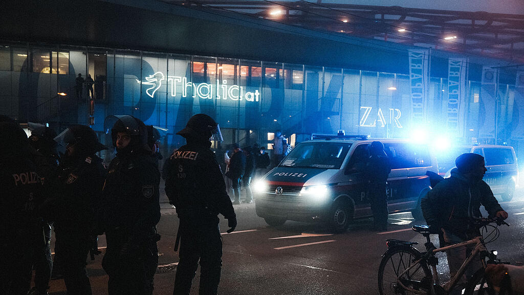 Fanmarsch von Go Ahead Eagles in Salzburg