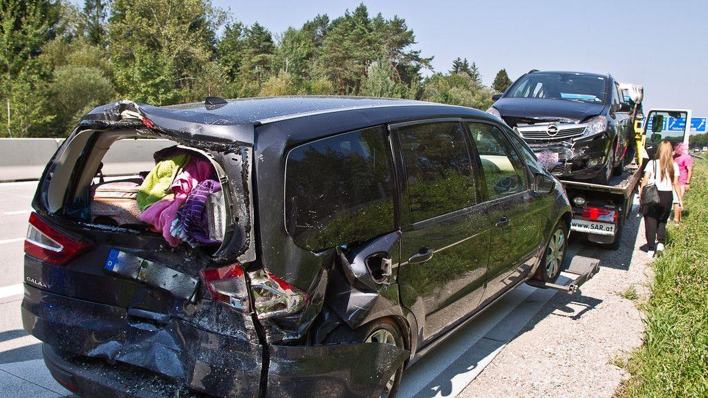 Vier Verletzte bei Unfall mit Wohnmobil auf A10 II