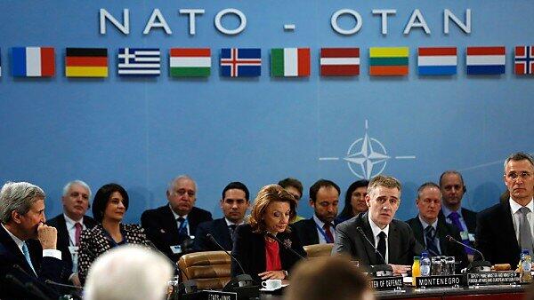 NATO-Minister üben Krisenmanagement