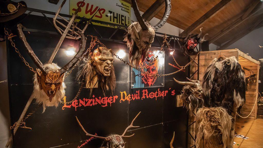 Bilder der Maskenausstellung