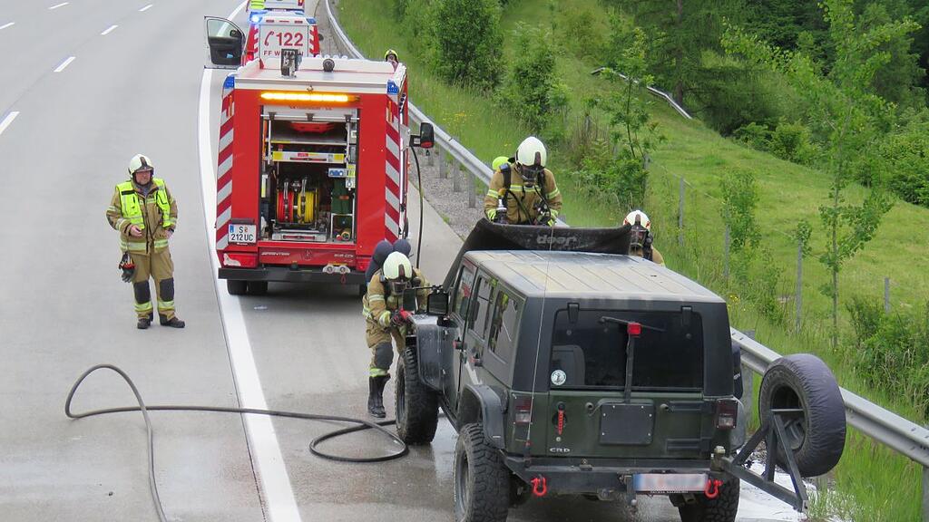 Fahrzeugbrand auf A10 in Pfarrwerfen