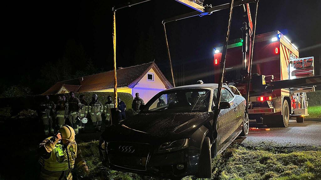 Auto landet in St. Andrä im Lungau im Straßengraben