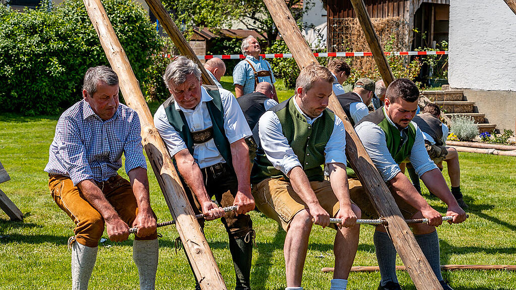 Maibaumaufstellen in Viehhausen