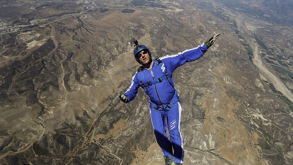 Der Extremsportler Luke Aikins will ohne Fallschirm springen.