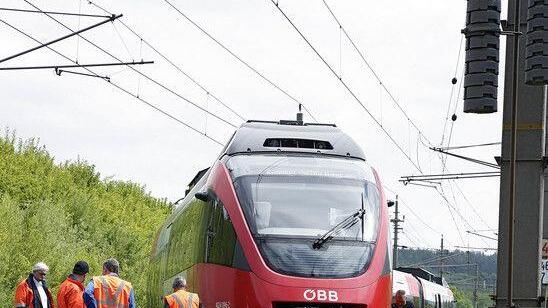 Zug auf Westbahnstrecke bei Vöcklabruck entgleist