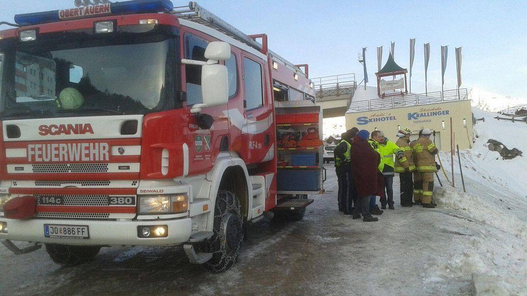 Lkw stürzt in Obertauern über Böschung