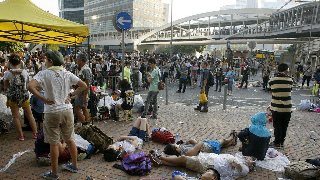 Demonstranten legen Hongkong lahm