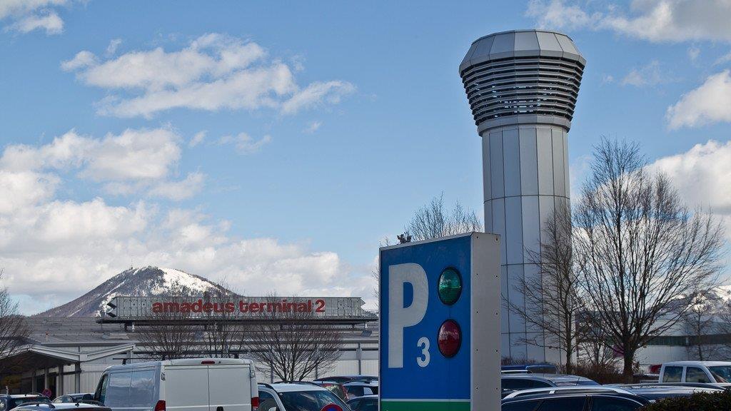 Flughafen sperrt 1.000 Parkplätze