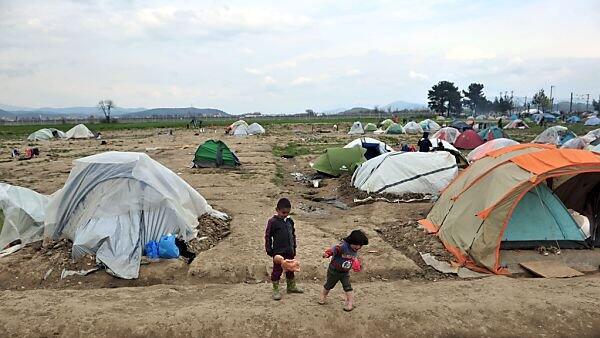 Die Flüchtlinge wollen das Lager nicht freiwillig verlassen