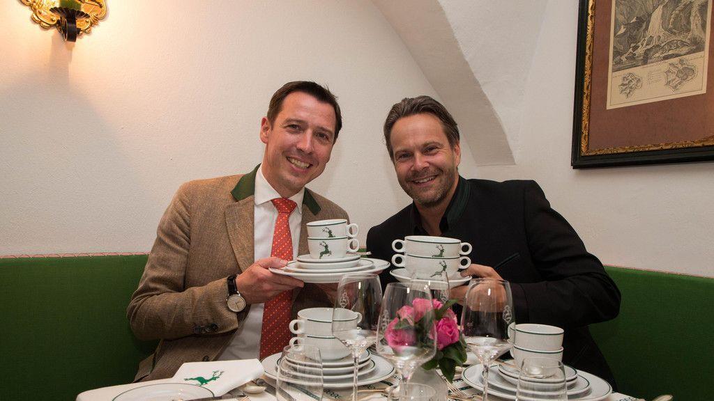 Goldener Hirsch: Geschirr versteigert