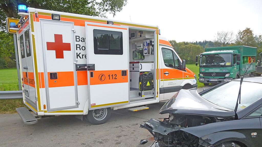 Das Auto wurde bei dem Unfall total zerstört.