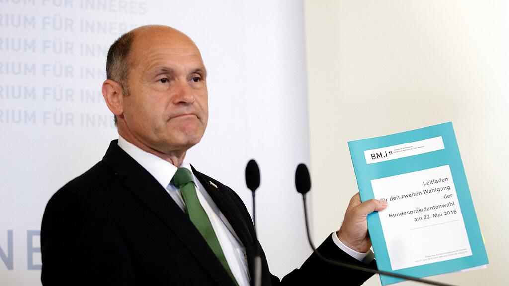 Innenminister Sobotka stellte sich am Montag einer Pressekonferenz.