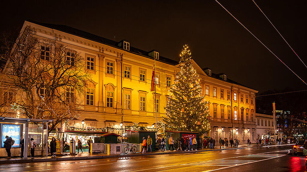 Alt Gnigler Krampusse beim Weihnachtsmarkt am Mirabellplatz
