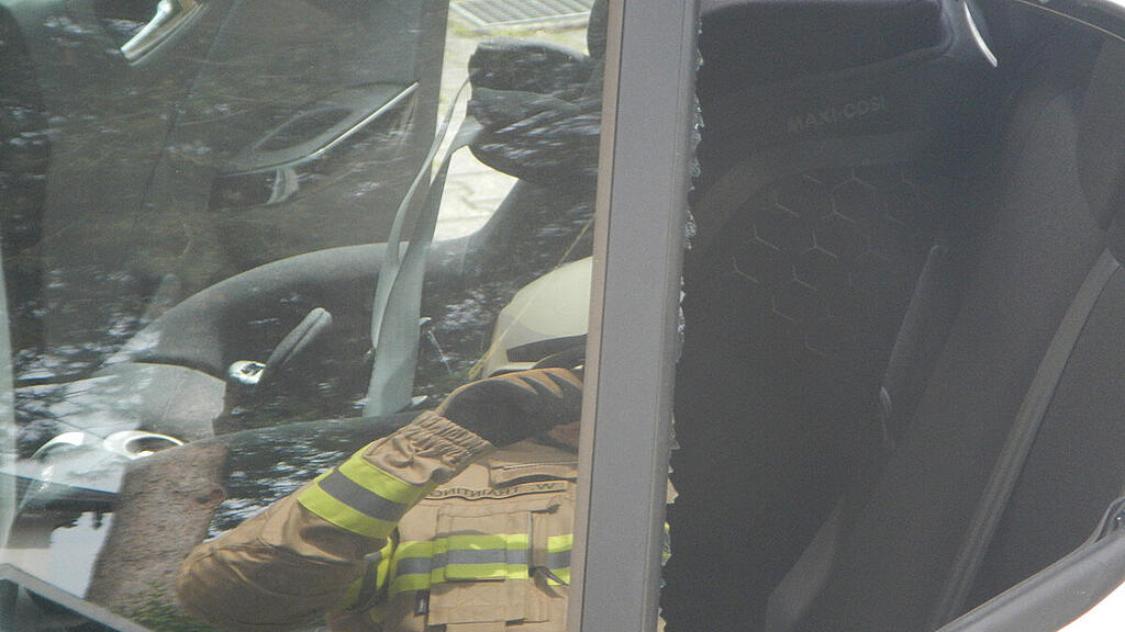 FF Oberndorf rettet Kleinkind aus Auto