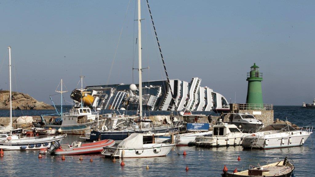 Kreuzfahrtschiff "Costa Concordia" vor der Toscana auf Grund gelaufen