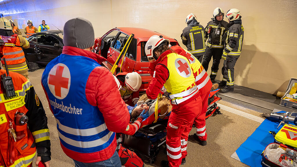Große Einsatzübung im Lieferinger-Tunnel