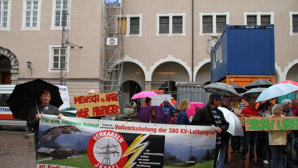 Demonstration 380 kv Mozartplatz