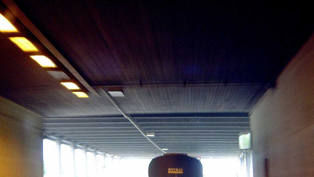 Tunnel, SB