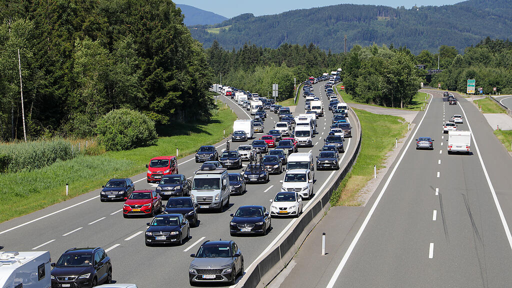 stau a1 a10 reiseverkehr