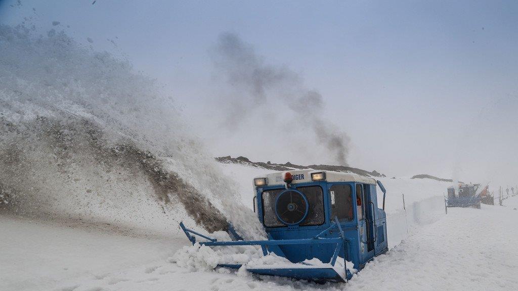 Glocknerstraße vom Schnee befreit
