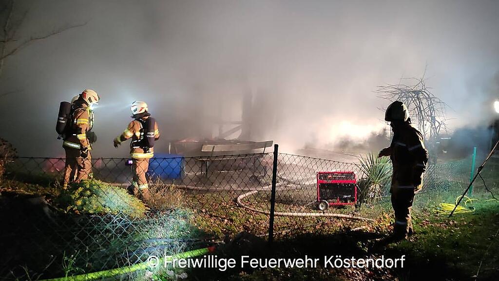 Gartenhütte in Köstendorf in Vollbrand: Eigentümer leicht verletzt