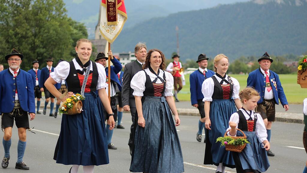 75 Jahre Trachtenverein  D\u00b4Puachstoana