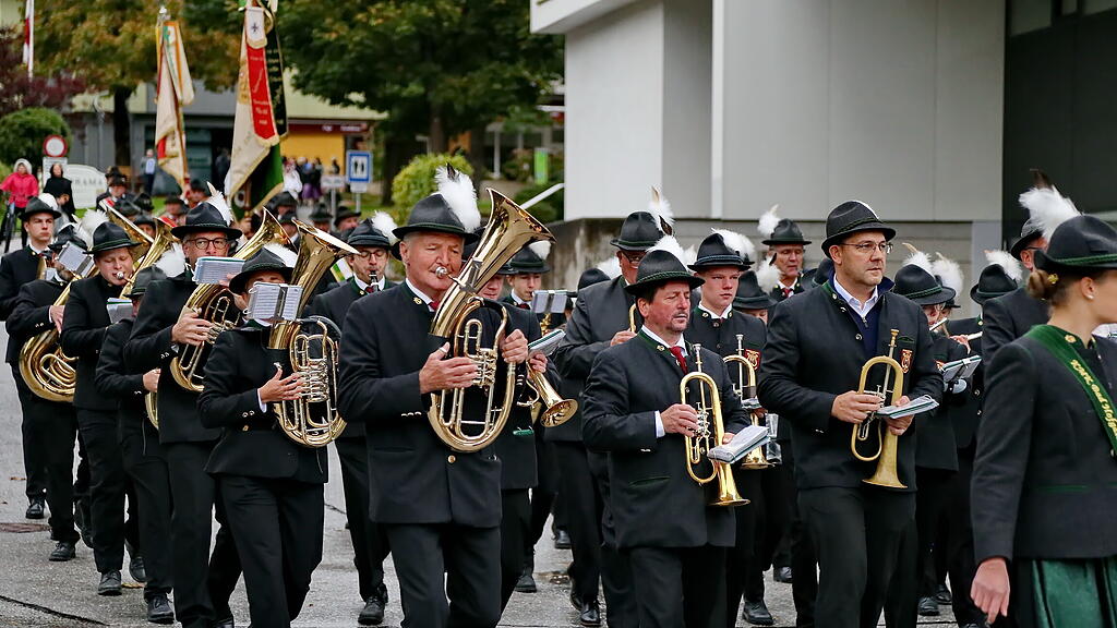 Bad Hofgastein feiert Erntedankfest und Altarweihe