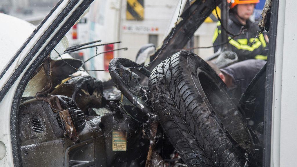 A1: Kleintransporter brennt auf Raststation Söllheim