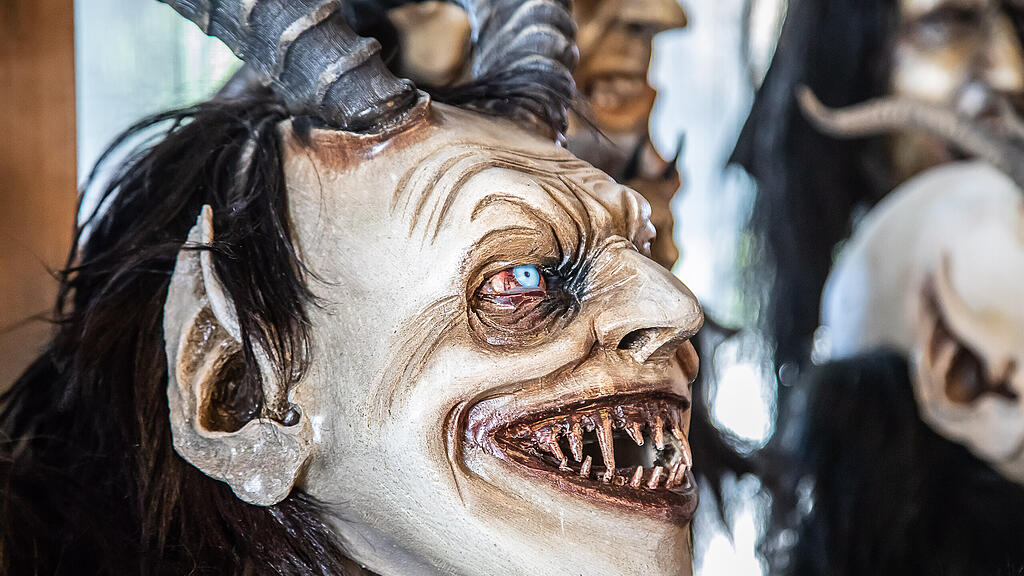 Maskenausstellung der Maxglaner Teufel