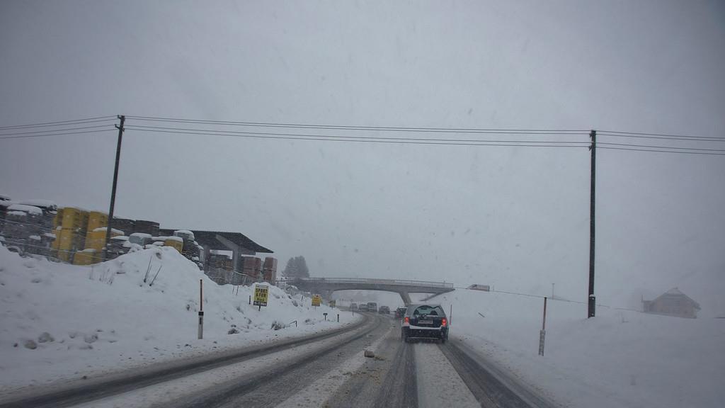 Schnee und Verkehrschaos auf den Straßen