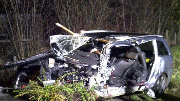 Der 73-Jährige musste aus seinem Wagen geschnitten werden.