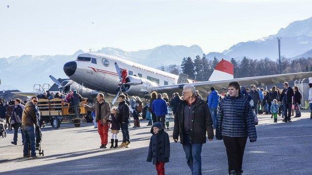 Flughafen: Warten aufs Christkind, II
