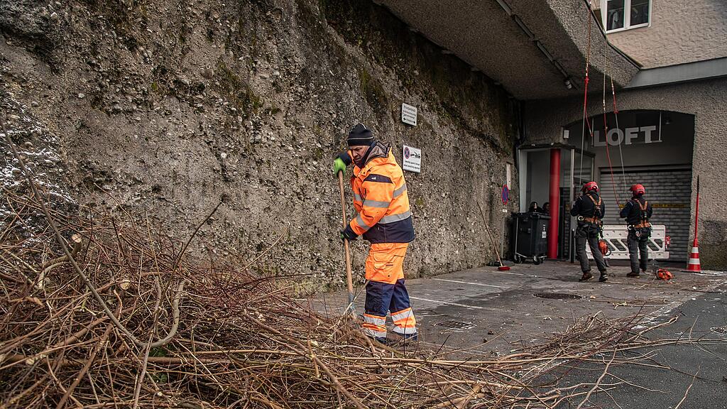 Bergputzer in der M\u00f6nchsbergwand im Einsatz