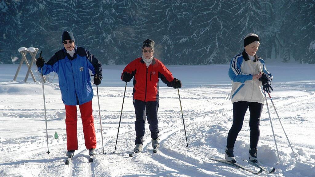 Die Langlaufloipe in Hellbrunn ist gespurt und bietet beste Bedingungen für den nordischen Wintersport.